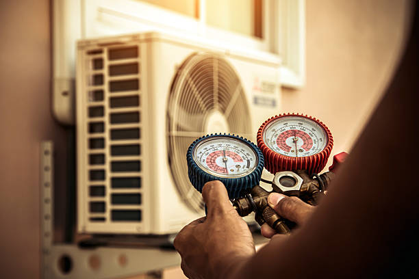 Professional Hvac technician working in Catasauqua, PA